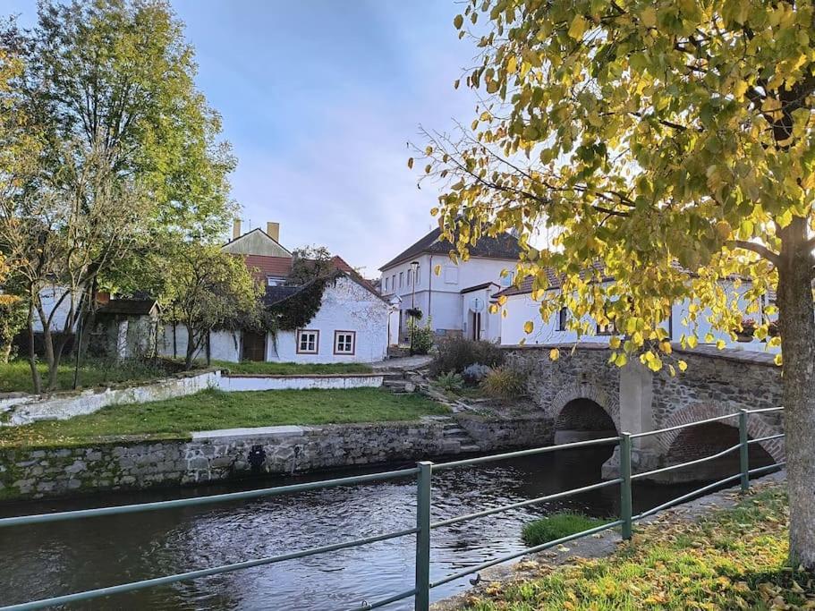 Chaloupka U Mostu Sv Jana V Centru Vodnan Vodňany Extérieur photo